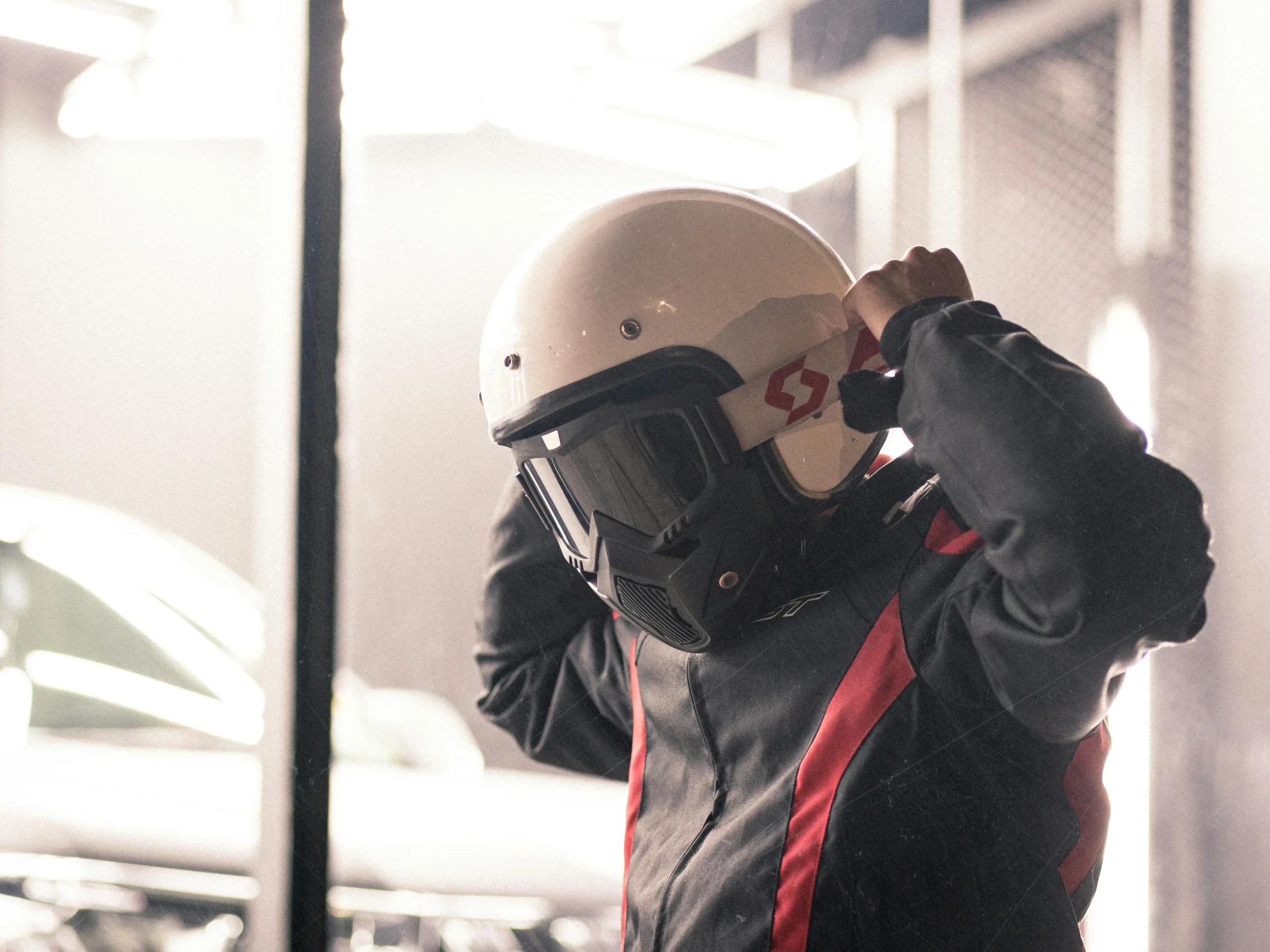 how is a motorcycle helmet supposed to fit